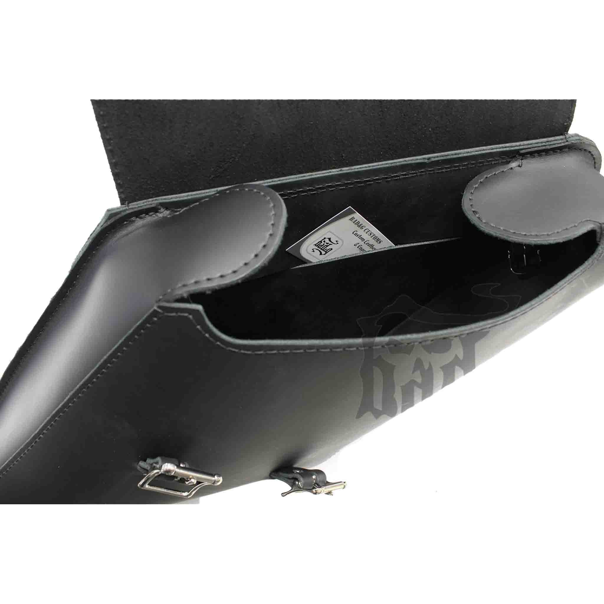 Upgrade your Harley-Davidson® Dyna with the DR05 Dyna Right Side Solo Bag. Hand crafted in USA with premium leather and top quality hardware. Durable and stylish, it's the perfect fit for your motorcycle.