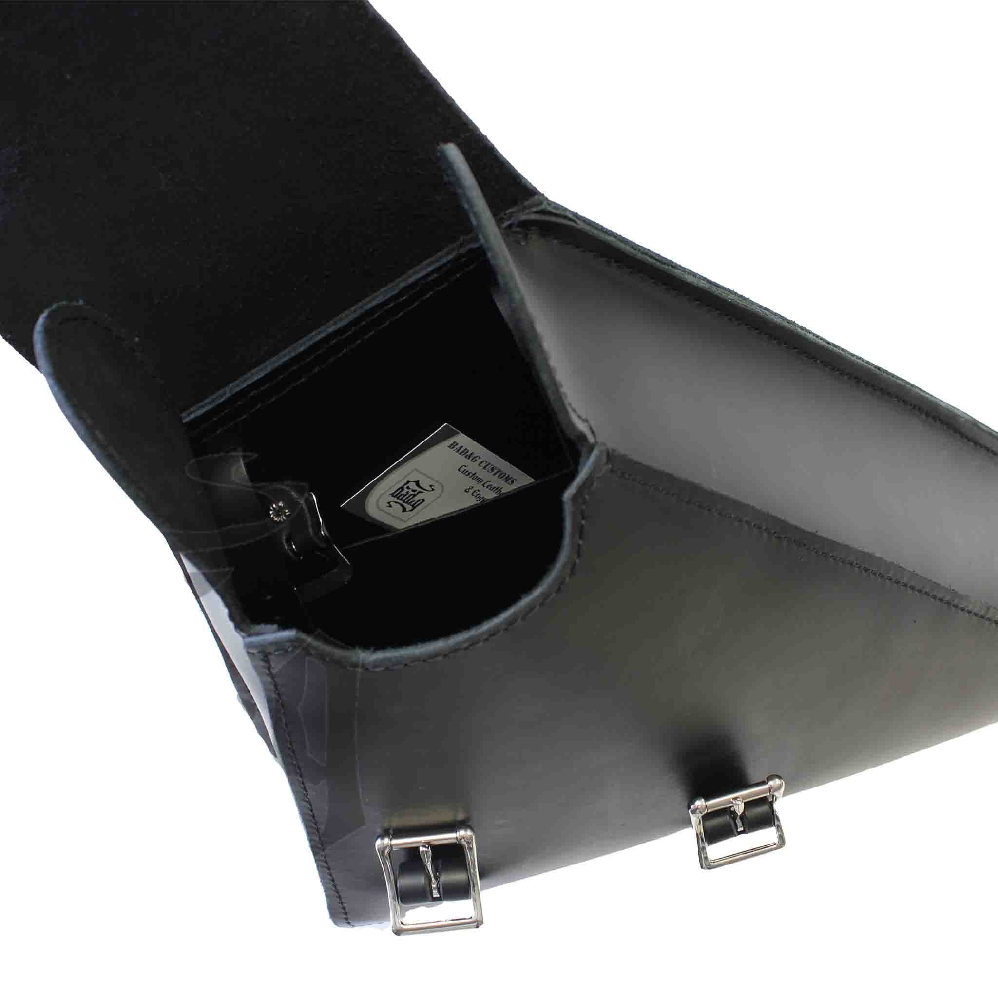 Upgrade your Harley-Davidson® V-Rod® with the VRL031 V-Rod® Left Side Solo Bag. Hand crafted in USA with premium leather and top quality hardware. Durable and stylish, it's the perfect fit for your motorcycle.